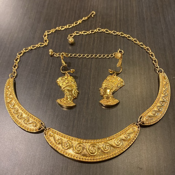 VTG AVON Egyptian Queen Nefertiti Clip Earrings & Choker Necklace SET - Picture 3 of 7